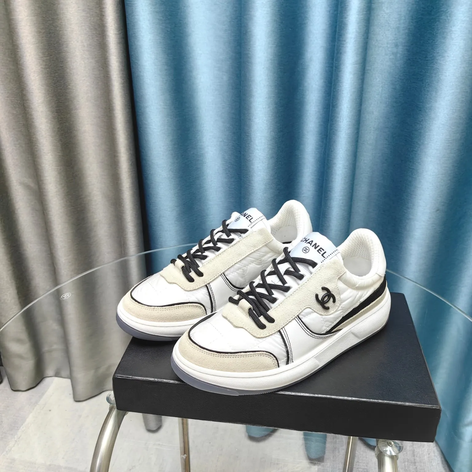 👟👟Ex-factory price 520👟👟 Women's shoes Women's clothing Women's shoes factory Women's shoes factory Men's models ➕10 Chanel Chanel - 2023 counter top casual sports shoes This classic design; the upper is electro-embroidered with a variety of craftsmanship; the outsole is fashionable and sporty; the unusual inclusion of a variety of color matching elements... The diversified mix and match is very good-looking and versatile, and can be used for leisure, fashion, sports, and outdoor. Counter boutique packaging complete set for women 35-40 and men 39-45 (44.45 size custom-made)